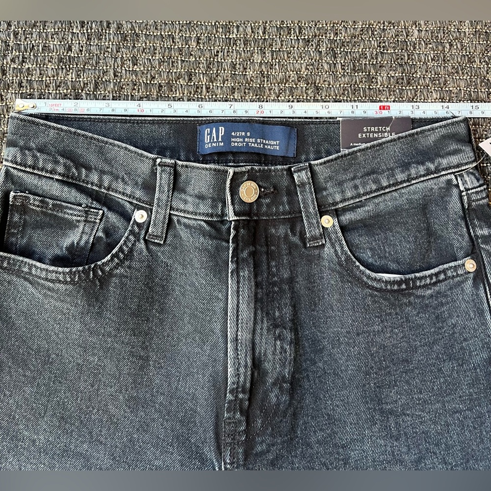 NWT GAP women’s High Rise Straight jeans in size 27/4 faded black wash - Picture 4 of 10